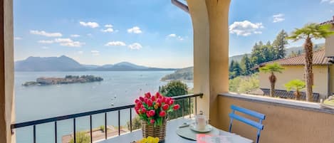 Family Apartment, Multiple Bedrooms, Mountainside (Pandora Lake View Stresa) | Outdoor dining