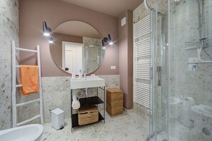 Family Apartment, Multiple Bedrooms, Mountainside (Pandora Lake View Stresa) | Bathroom - Pandora Lake View Stresa (Stresa)