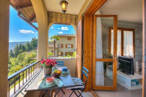 Family Apartment, Multiple Bedrooms, Mountainside (Pandora Lake View Stresa) | Outdoor dining - Pandora Lake View Stresa (Stresa)