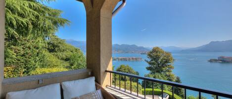 Family Apartment, Multiple Bedrooms, Mountainside (Pandora Lake View Stresa) | Property grounds