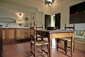 1 King Bed, Pool View Bilo2 Nr 7 | Living area - Agriturismo Bardeggiano (Colle di Val d'Elsa)