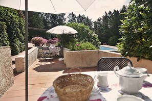 1 King Bed, Pool View Bilo2 Nr 7 | Terrace/patio - Agriturismo Bardeggiano (Colle di Val d'Elsa)