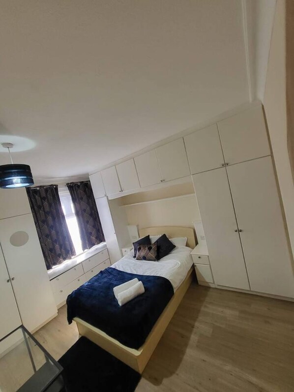 Appartement, plusieurs lits | 2 chambres, draps fournis