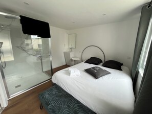 5 chambres, lit parapluie, Wi-Fi, draps fournis