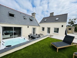 Outdoor dining - Maison de Charme Avec Jacuzzi à 35 Mètres de la mer - Bretagne / île de Batz (Île-de-Batz)