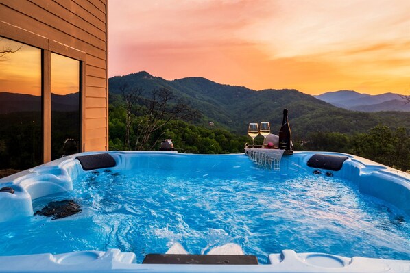 Outdoor spa tub - Multigenerational | Indoor Pool | Luxurious&Modern (Sevierville)