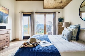 5 bedrooms, desk, iron/ironing board, travel crib - *5 Star* Private Cabin-Epic Views-LargePool-HotTub (Sevierville)