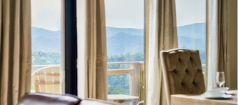 *5 Stars* Luxurious Modern Cabin w/ Indoor Pool  *Winter Specials*