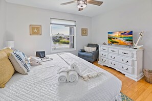 5 bedrooms, desk, iron/ironing board, travel cot