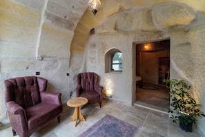Deluxe Suite | Living area | Heated floors - Escape Cave Suites (Nevsehir)