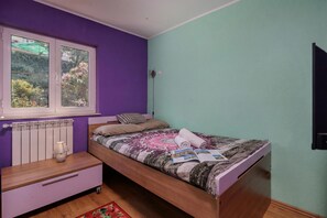 Family Apartment, Multiple Bedrooms, Mountainside (Colourful Seaview Apartment) | 3 bedrooms, free WiFi, bed sheets - Colourful Seaview Apartment (Kostrena)