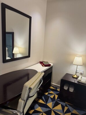 Hypo-allergenic bedding, pillow-top beds, in-room safe, desk - Ocean View Al Zahra (Jeddah)