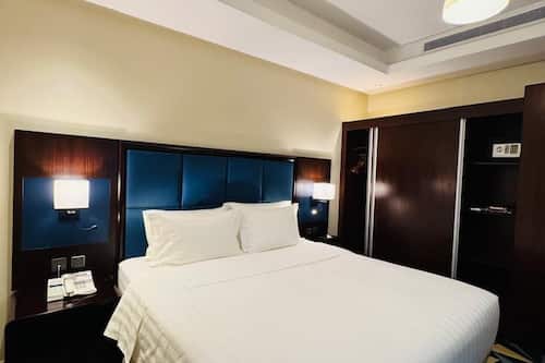 Chambre Deluxe | Literie hypoallergénique, lit avec matelas à plateau-coussin