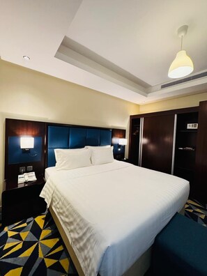 Deluxe Room | Hypo-allergenic bedding, pillowtop beds, in-room safe, desk - Ocean View Al Zahra (Jeddah)