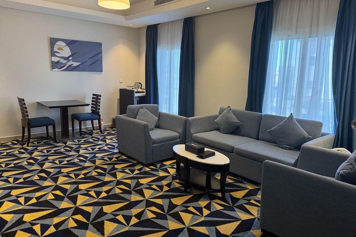 Signature Suite, 1 Bedroom | In-room dining