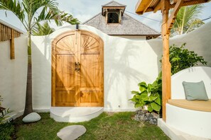 Interior entrance - Canggutopia by Alfred in Bali (Canggu)