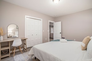 2 habitaciones, escritorio, tabla de planchar con plancha y wifi gratis