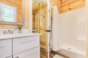 Combined shower/tub, hair dryer, towels - Waterfront Lake Keowee Chalet (Six Mile)