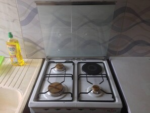 Casa de campo | Cocina privada | Refrigerador, microondas, horno y parrilla de estufa 