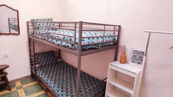 2 slaapkamers, een strijkplank/strijkijzer, wifi, beddengoed