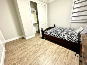 3 Schlafzimmer, Schreibtisch, Bügeleisen/Bügelbrett, WLAN