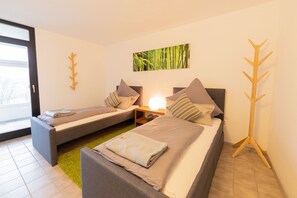 3 bedrooms, desk, iron/ironing board, free WiFi