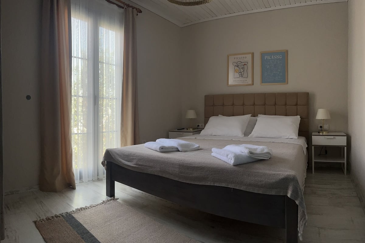 Chambre Double Standard, 1 grand lit, non-fumeurs, vue ville | Wi-Fi gratuit, draps fournis
