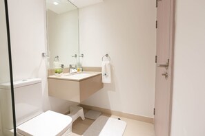 Bathroom - Mesmerizing Canal View - 827 (Abu Dhabi)