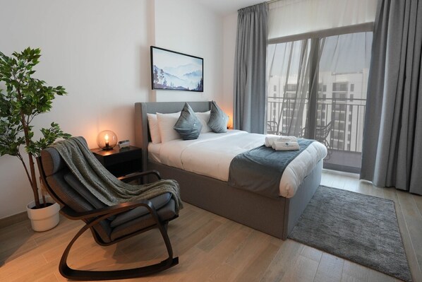 2 bedrooms, in-room safe, iron/ironing board, free WiFi - Mesmerizing Canal View - 827 (Abu Dhabi)