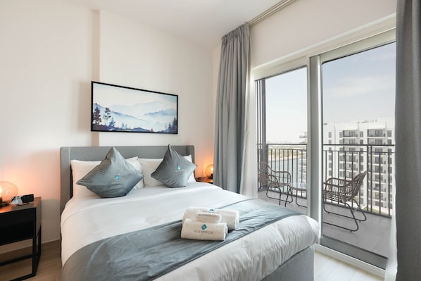 2 bedrooms, in-room safe, iron/ironing board, free WiFi - Mesmerizing Canal View - 827 (Abu Dhabi)