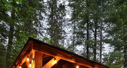 Hemlock Haven · Hot Tub Near Mt Rainier