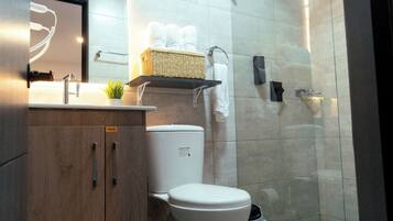 Apto dos habitaciones en Chapinero Bogotá/ Apto 402 | Baño | Regadera, regadera tipo lluvia, secadora de cabello