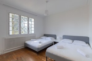 3 slaapkamers, een strijkplank/strijkijzer, reisbedje, gratis wifi