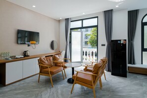 Habitación familiar, varias camas, vista a la ciudad | Sábanas de algodón egipcio y ropa de cama de alta calidad