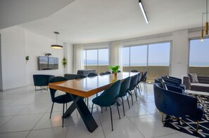 City Penthouse | In-room dining
