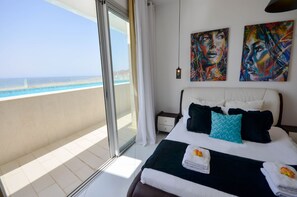 City Penthouse | In-room safe, iron/ironing board, bed sheets