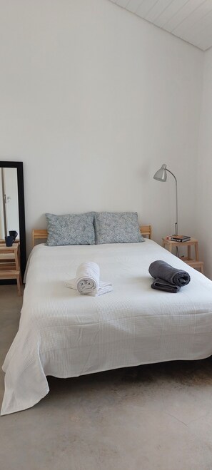 3 slaapkamers, reisbedje, wifi, beddengoed