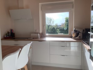 Fridge, microwave, oven, stovetop