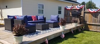 Cozy home centrally located with view of lake Superior and comfy beds!