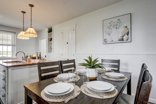 Apple Blossom Suite /Cozy Family Friendly Farm Stay/4 bedrooms