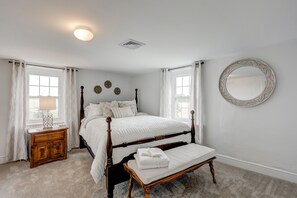 4 bedrooms, iron/ironing board, free WiFi, bed sheets