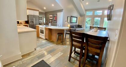 Large Modern 3 Bedroom Home w/Lake Views, Decks Galore and Firepit