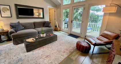 Large Modern 3 Bedroom Home w/Lake Views, Decks Galore and Firepit