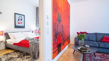 Gallery-Apartment | Hochwertige Bettwaren, Pillowtop-Betten, individuell dekoriert