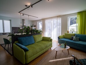 Lägenhet Deluxe - 2 sovrum - mot vattnet | Vardagsrum | Platt-tv och golvvärme