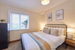 3 bedrooms, iron/ironing board, free WiFi, bed sheets - Host & Stay | Blue Sky Cottage (Whitby)