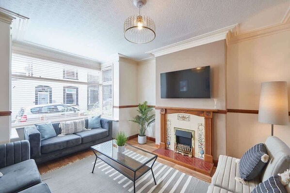 TV, fireplace, offices