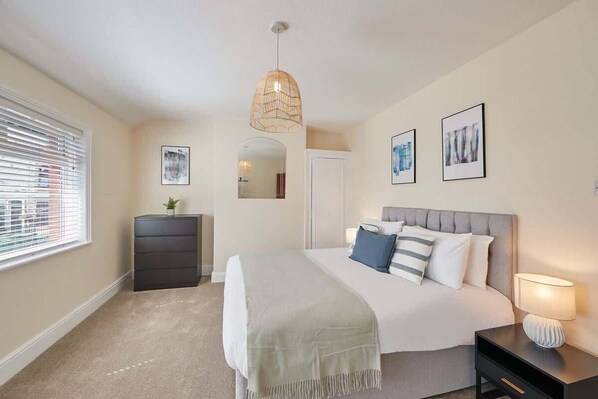 3 bedrooms, iron/ironing board, free WiFi, bed sheets