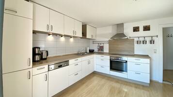 Kühlschrank, Ofen, Herdplatte, Geschirrspüler