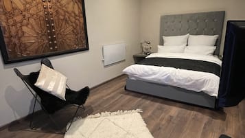 5 bedrooms, WiFi, bed sheets, wheelchair access